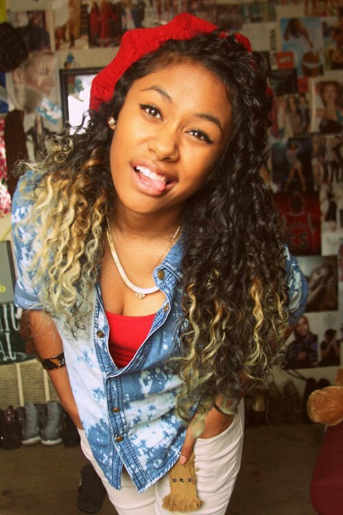 I'm your dream,I'm yours,I never die without you..17 years old/