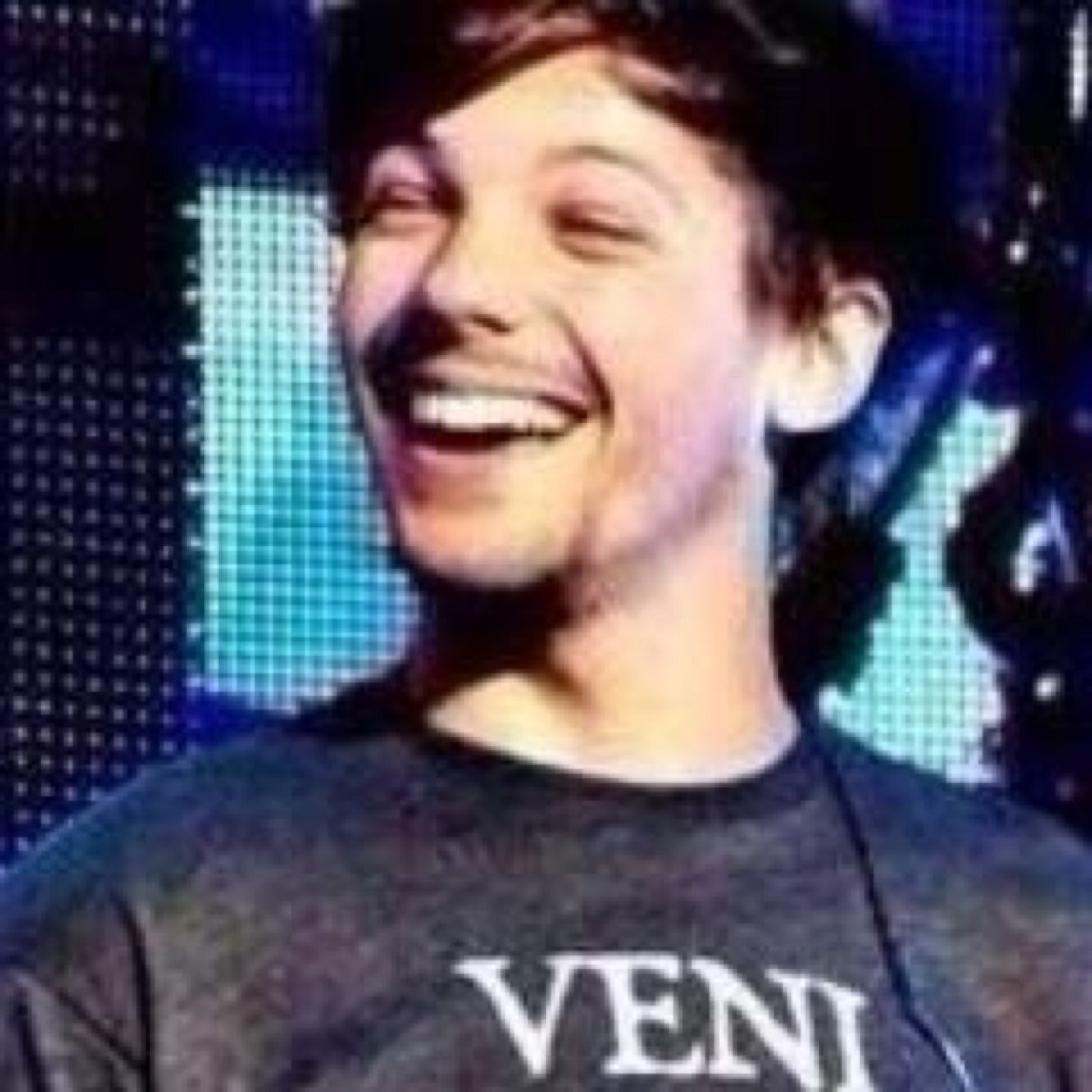 The one who has a smile in his voice when he sings, who has helped me through so many things, I love you so much, Louis Tomlinson.