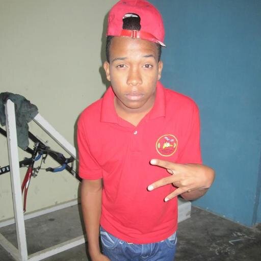 ♫ Soy RC artista urbano megusta hacer mucho compañero mi facebook es https://t.co/xqeY1yvqbQ