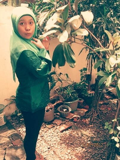 aroumpratiwi's profile picture. 