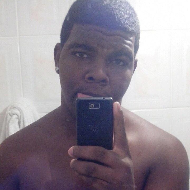 Meninoo que te encantaa :~.
Garotoo que te fascina;
Homem que te enlouqueceeO Kara com mil Defeitoos,
E milhões de Qualidades!•