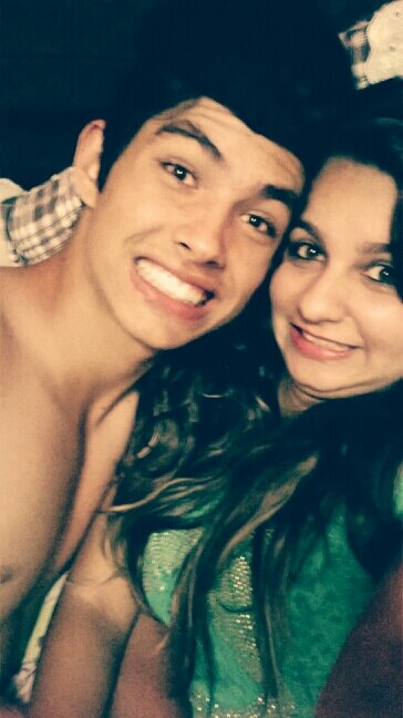 17anos, libriana, corinthiana . Muitos amigos mais poucos verdadeiros, sensivel ,  namorando ,e feliz S2