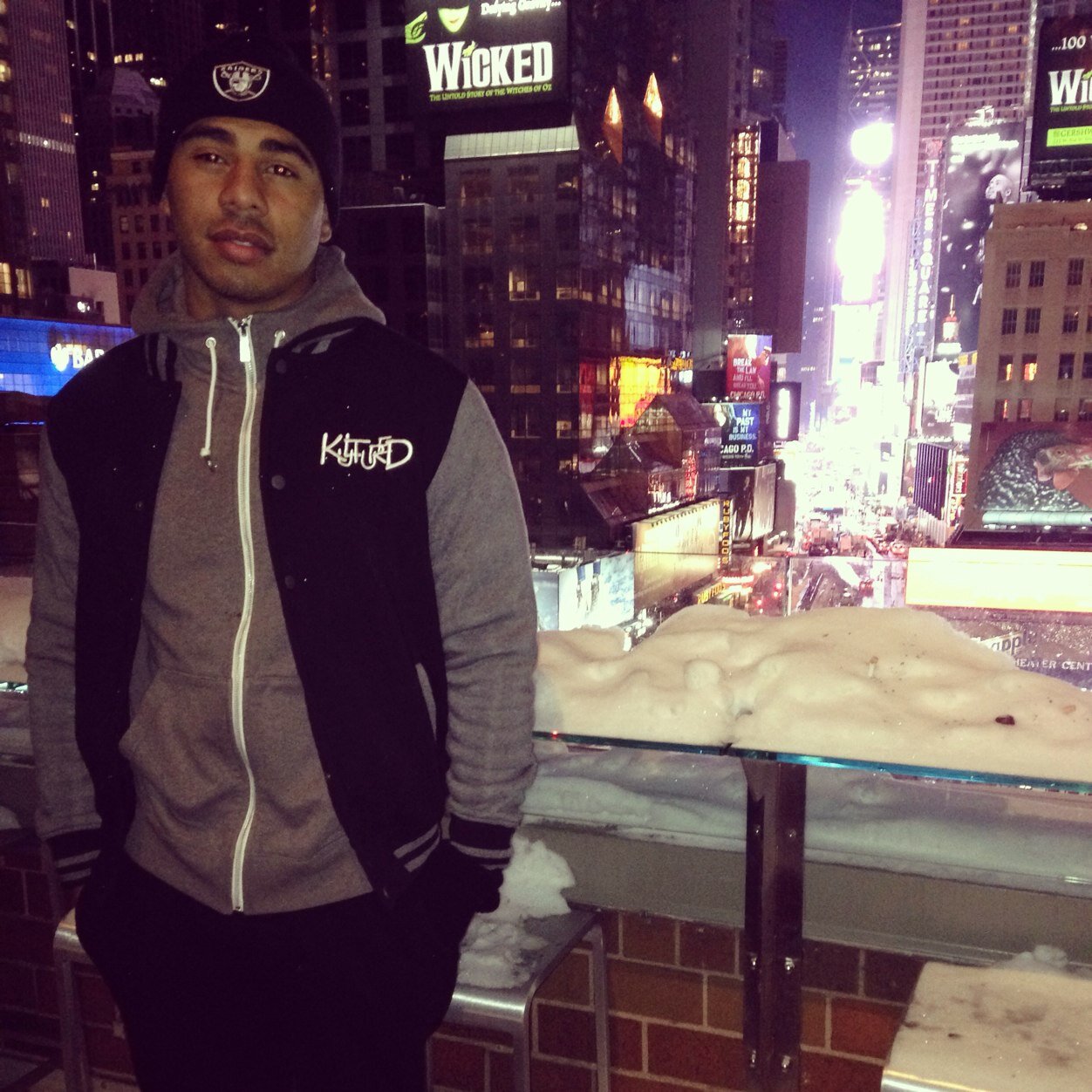 Mhenry0502's profile picture. Ig: @mhenry0502 Snap: @mhenry0502