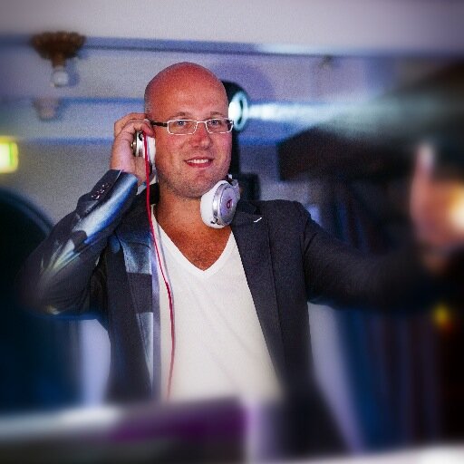 VriendelijkeDJ's profile picture. Professioneel allround DJ! Te boeken met Saxofonist, Vocalist, Violist, Percussionist of combinaties hiervan.