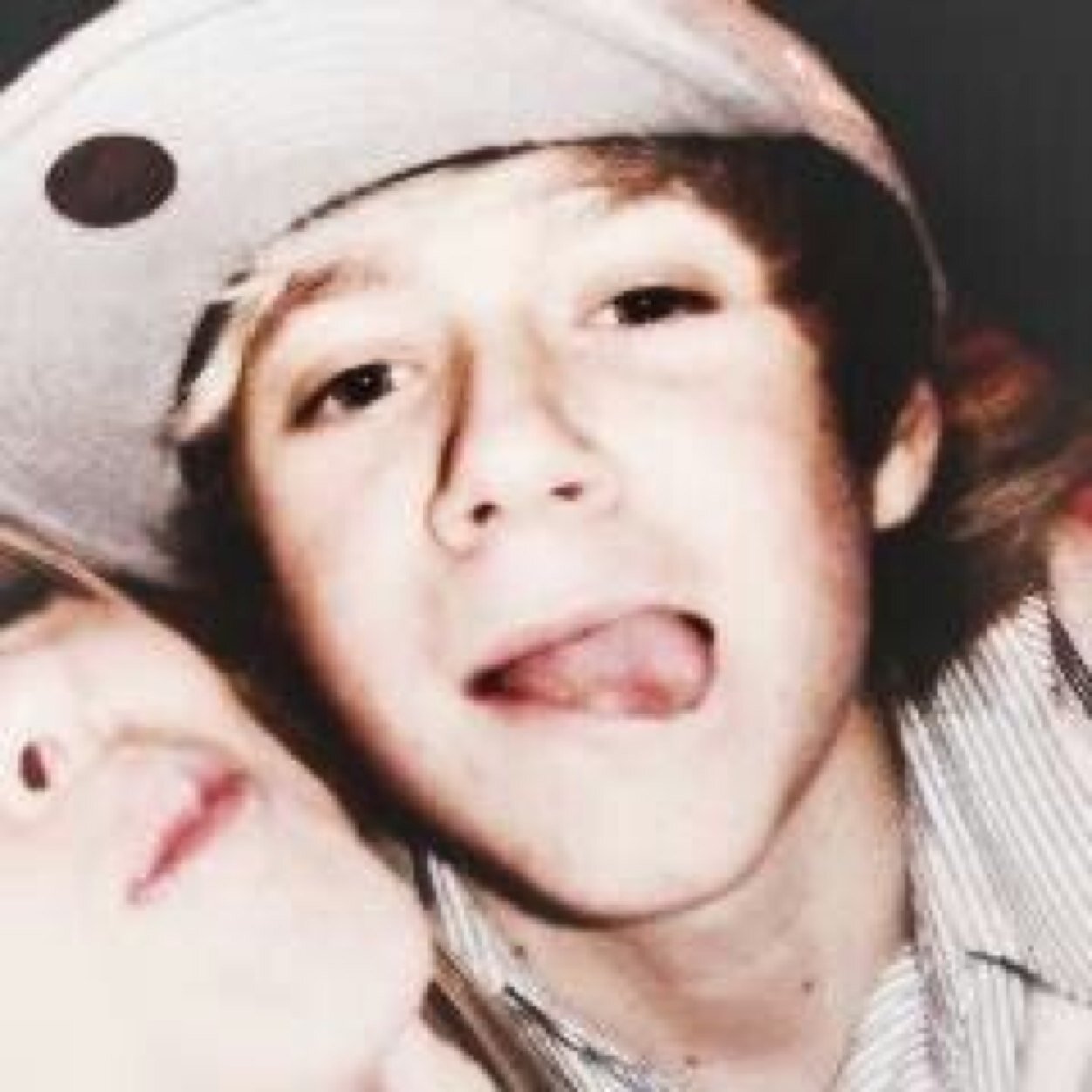 Please follow me in my real acount @aye_tommo ♥️♥️♥️♥️♥️♥️♥️
