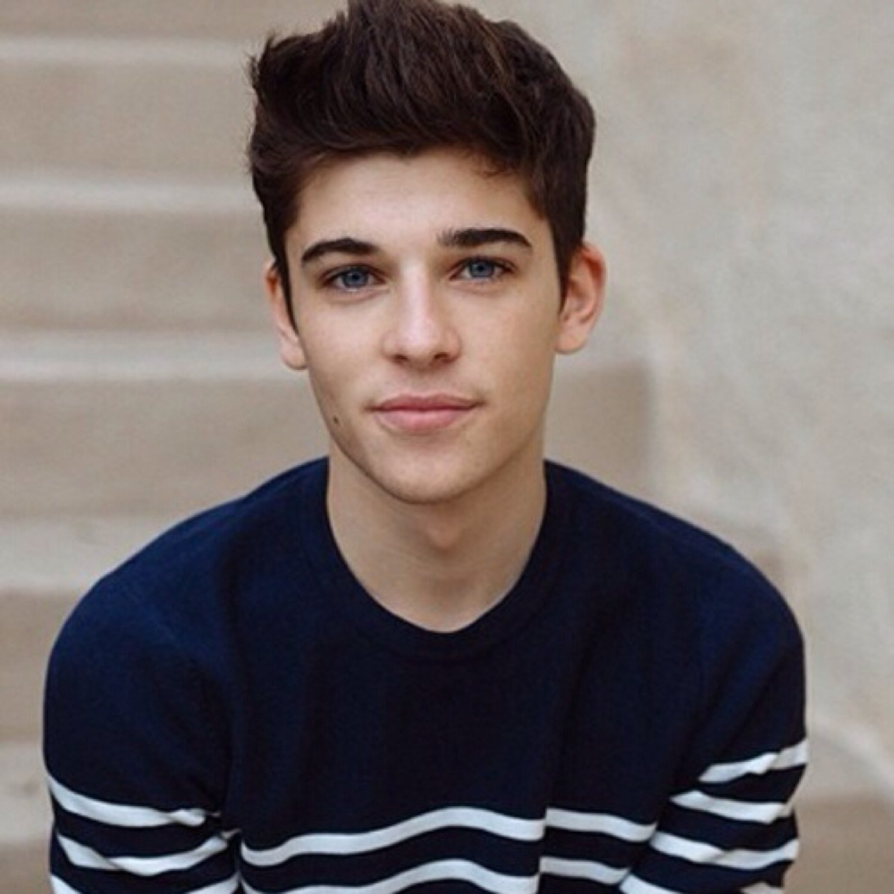 PercyJackscn_'s profile picture. [AU Percy, Dont panic] Son of Poseidon, god of the Sea (Neptune for Romans). I've been at camp since I was twelve there is no normal. Jason's merman [PJO]