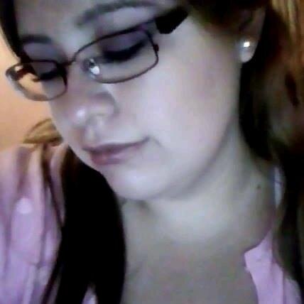 Cuando amas sólo acrecentas las virtudes de una persona, la ves perfecta. Él se dedica a ver mis defectos y a decir que a pesar de eso está enamorado de mí♥