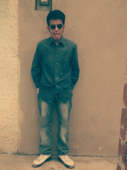 solo soy un chico normal buscando momentos felices con mis amigos y familia