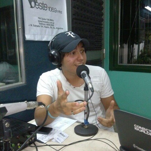 IvanEspinoza94's profile picture. Si avanzamos en la dirección de nuestros sueños, encontraremos un éxito inesperado en cualquier momento.