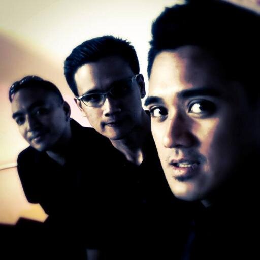 The official & only Twitter page of the alternative rock band Keystone. We also play for events so send us a Facebook message for inquiries.