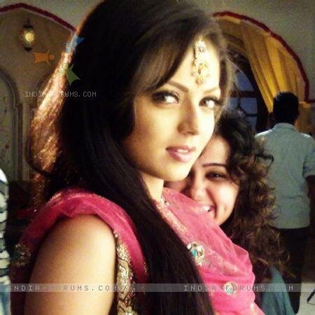 Die heart fan of vivian dsena.