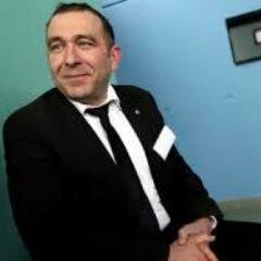 Enseignant Chercheur, Curieux, Modérément Geek
