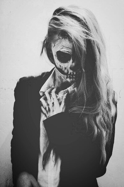 Nu_Wonderland's profile picture. Decidí dejar de escuchar al mundo, decídi complicarme la vida más de lo complicada que es, decidí hacer trato con el demonio para olvidarte una vez más.