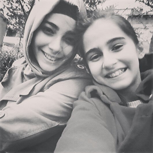 We love  @MiaTaylora I love your voice !! She make cover but not share all place.Real instagram neslihan02 .#mianss ♥