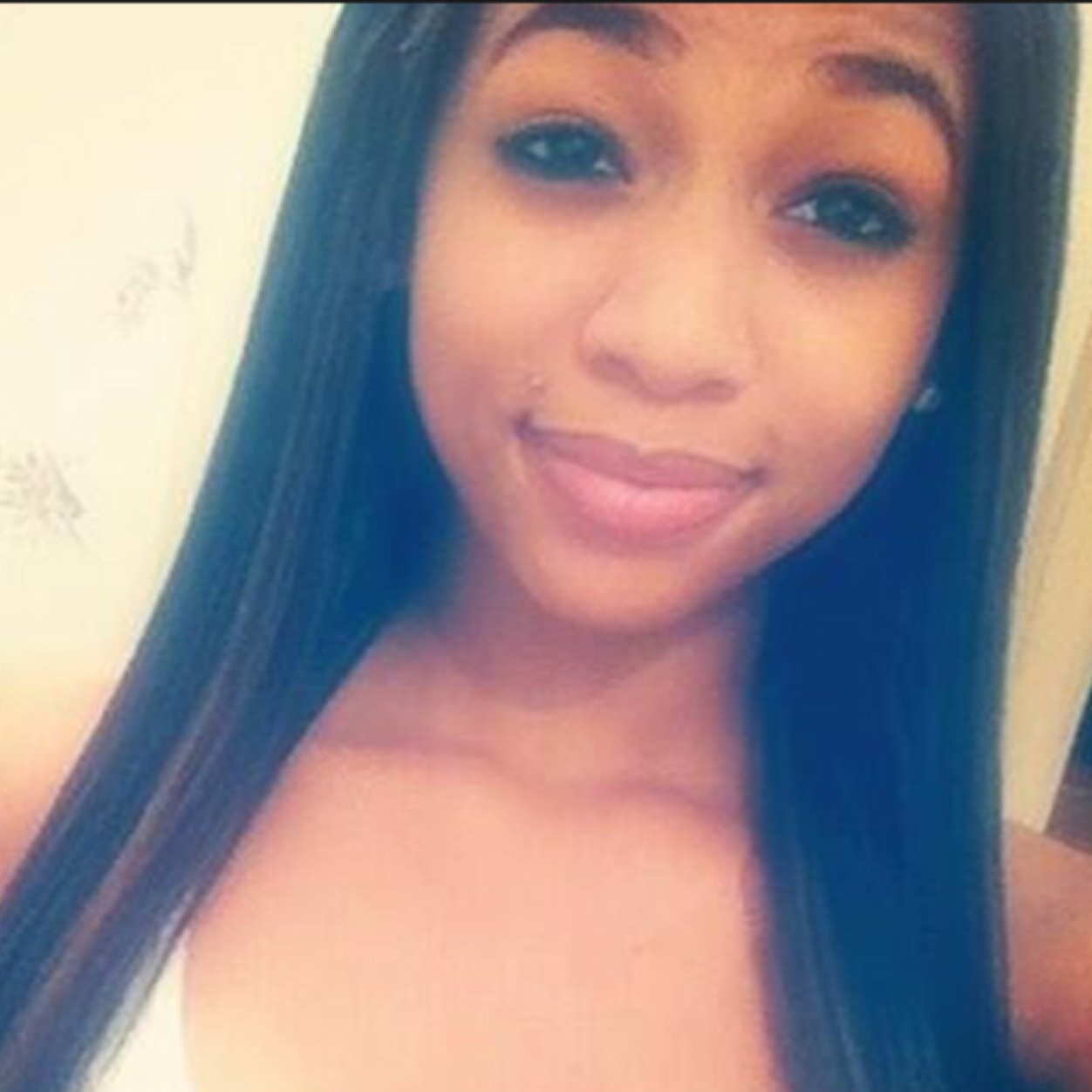Heyy antonia here simply me beautiful like a queen bea and rule like one add me ppl!! Its all nun yhu mad or nahl lol