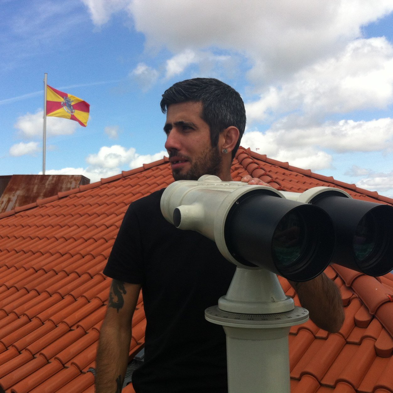 MachadoPlima's profile picture. Vive hoje
Amanhã é sempre tarde demais