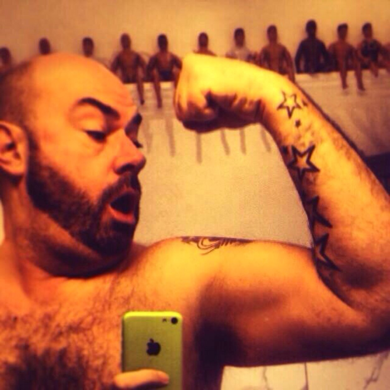 Big Animal Welfare Lover! 
Like Good food. Good coffee. Good tattoo's. Good beards. And traveling And DETEST poor customer service