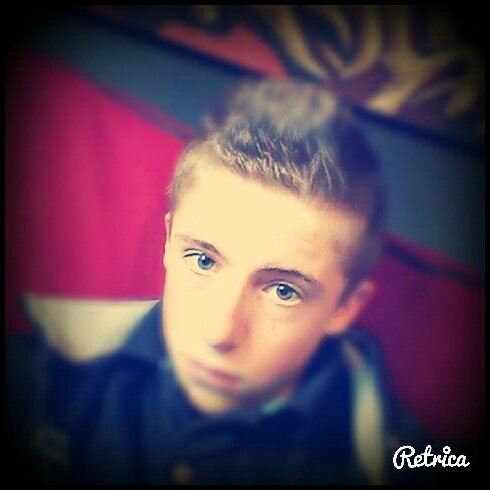 Titoult's profile picture. Mec,13 ans !! :)