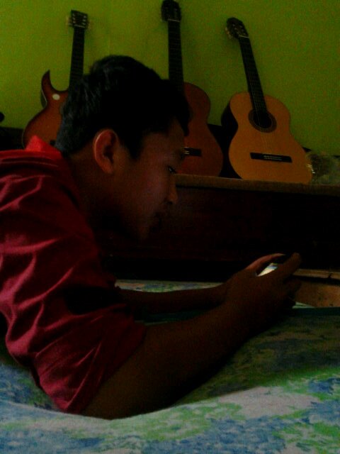 Putra dari pasangan Abah Dayat Ambu Ema | Lahir 9 Jul 1998 | #5 | instagram: raflyhakim05| Only a DUMMY who unfollowed me :D