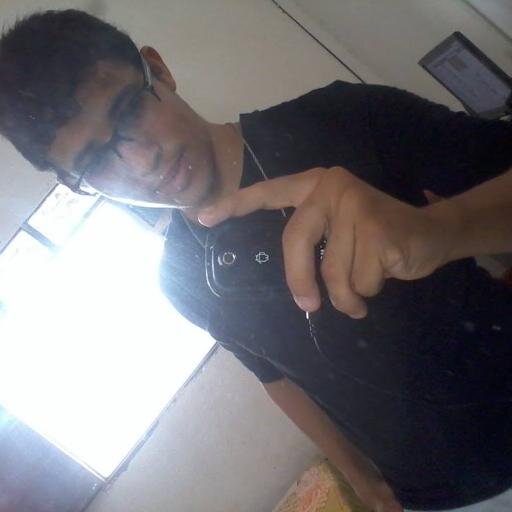 Sou um rapaz extrovertido, me lido com as pressões da vida, ás vezes tímido em outras extravagante,também um cristão q gosta de servi á Deus em qualquer momento