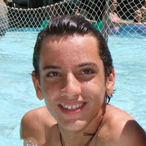 Da minha realidade, nasceu a tristeza...
Do meu amor,nasceu a incerteza...
Sei bem o que eu quero, Mais sei também o que não posso ter!!
