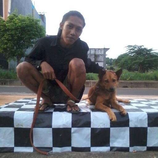 Mencintai tak hanya sekedar untuk dicintai. Tetapi bagaimana menjaga dan menghargai perasaan yang disebut cinta. Bekerja di @Cybertainment .Tuban,Jawa Timur