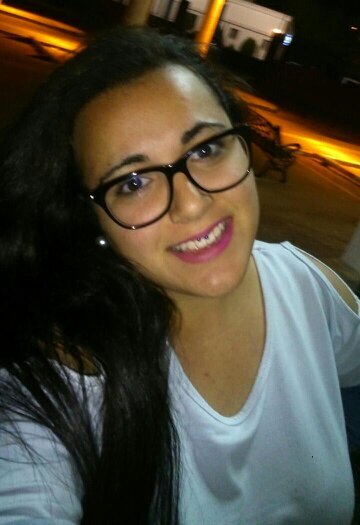 17 esta sonrrisa levanta mil corazones.Si te sientas en el camino que sea mirando al camino que te queda por andar no al que ya llevas andado:)