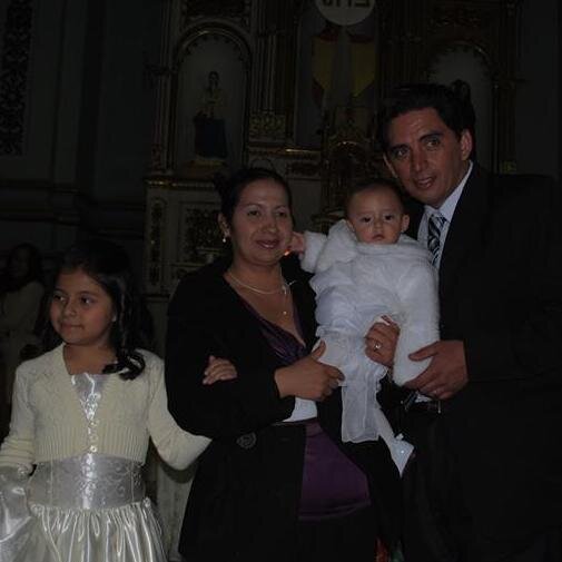 Madre de una preciosa nena, esposa de un excelente hombre y profesional....