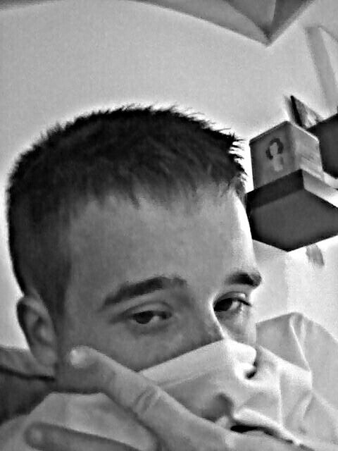 je fait du rap , je vie dans le 14000 , ma page facebook AeroticK , instagram aerotick_officielle , snapchat aerotick_14