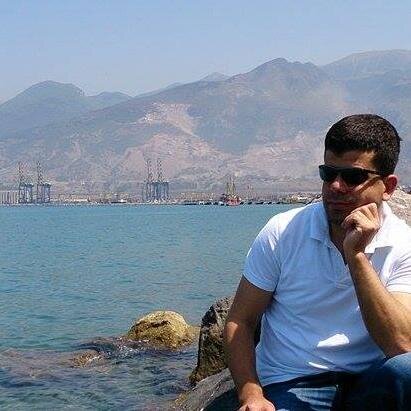 Bir yerimiz varsa bu dünyada her şey insanca olmalı, sevmek de yaşamak da ölmek de..
Edip Cansever