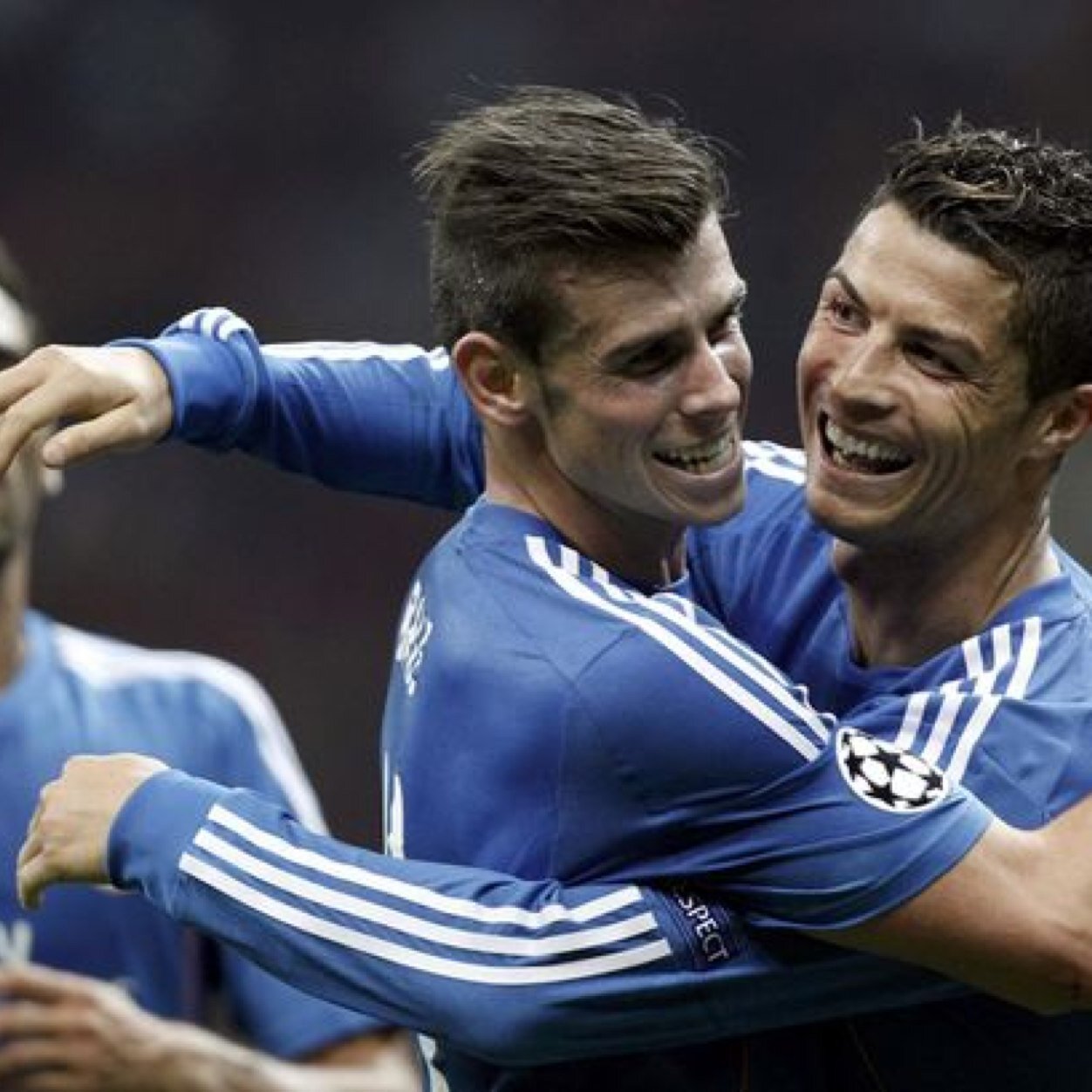 AliM.assad ..... Iike football ,i love madrid and psg : paris saint germain