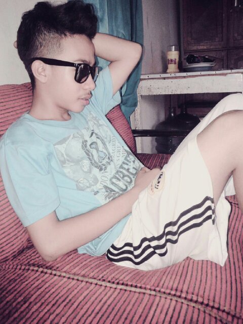 Lennvwman's profile picture. I am figuring out which parts of my personality are mine ⁰and which ones I created to please you.