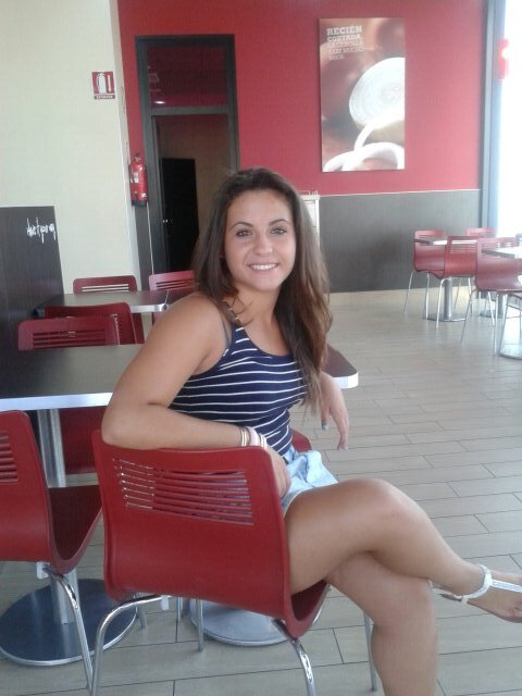 Regalando sonrisas desde 1997. simpatica 
. Divertida. Positiva. Sigue tu meta hasta alcanzarla, no dejes que nadie te quite tu sueño.