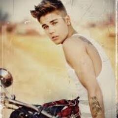 helen_lovaki's profile picture. ΑΓΑΠΗ = Αραγε Γιατι Αγαπαμε Παντα Ηλιθιους