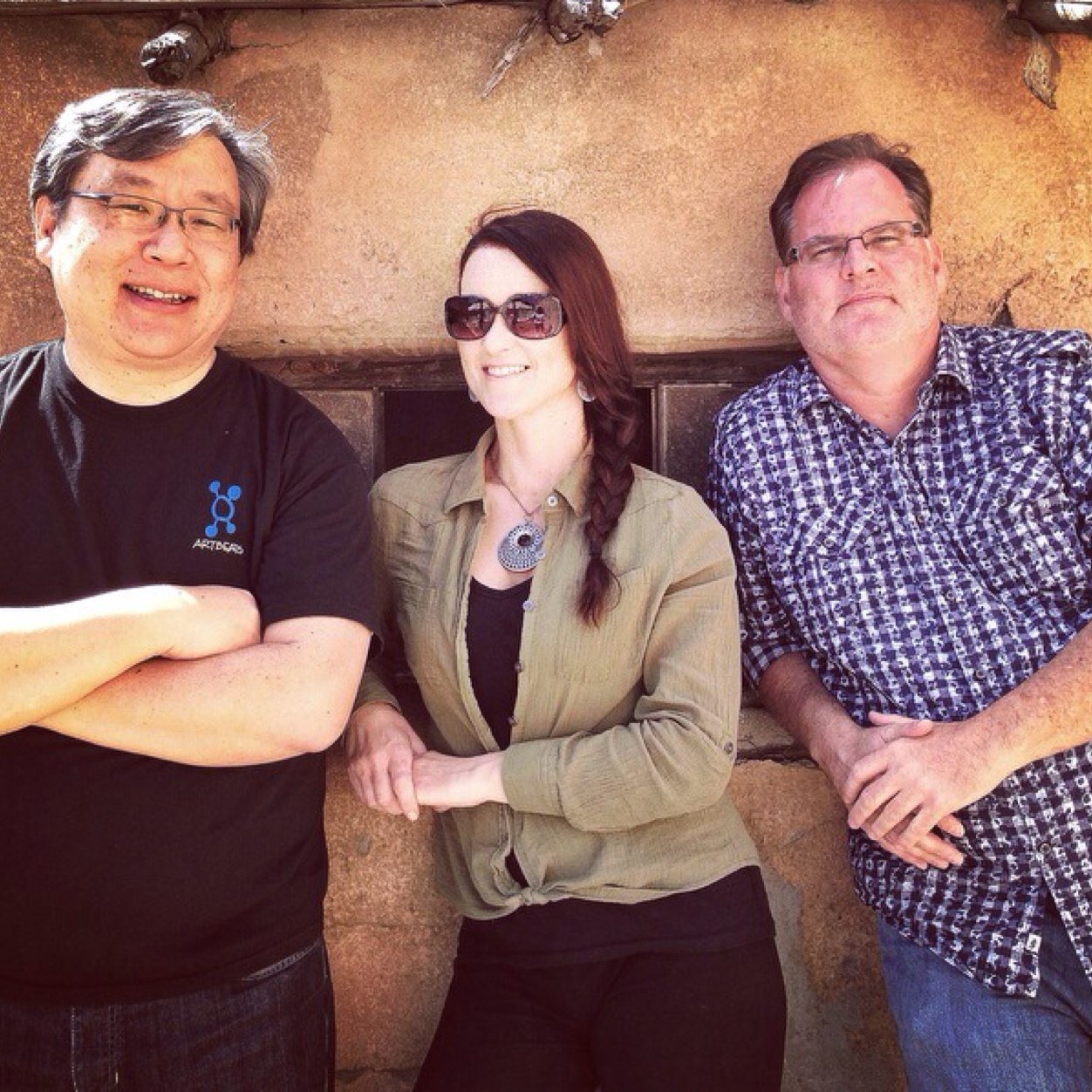 Just a team of music, literary & photography junkies ready to share their thoughts with you. Let's get cre8tive ya'll!