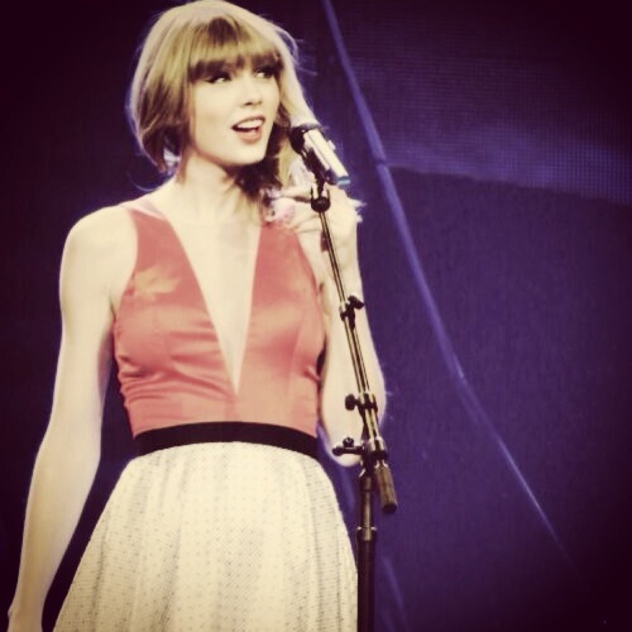 @SuckMyDummy is my main acc please
Follow @SuckMyDummy this free follow is for you flawless swifties so follow @SuckMyDummy