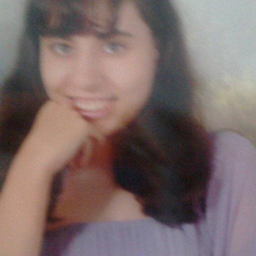 sou uma menina carinhosa e educada gosto de todo tipo de música pop ,rock e heavy metal , sou viciada nos filmes do harry potter bem essa sou eu ....