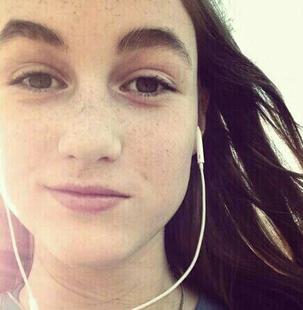 [Literate/#Single♥] I've been replaced..By Lizzie but atleast my mom still talks about me..Right?...But im here with my true friend. @Asshole_Carl