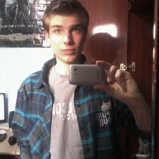Um literário épico amante de Senhor dos Anéis e Harry Potter, curioso, sedentário, criativo e um gamer auspicioso.
