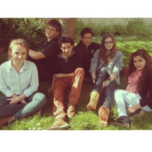 OffStrangers's profile picture. Strangers est un groupe de reprises pop, rock, né le 19 juillet 2012. Il est composé de 6 membres : Antoine, Raphaël, Adrien, Emma, Gwenola, et Cynthia.