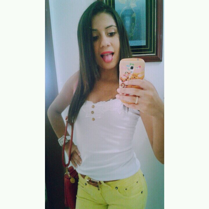 A gente tem mais que lutar, seguir a nossa diretriz, sonhar e tentar ser feliz, viver pra cantar e sorrir..