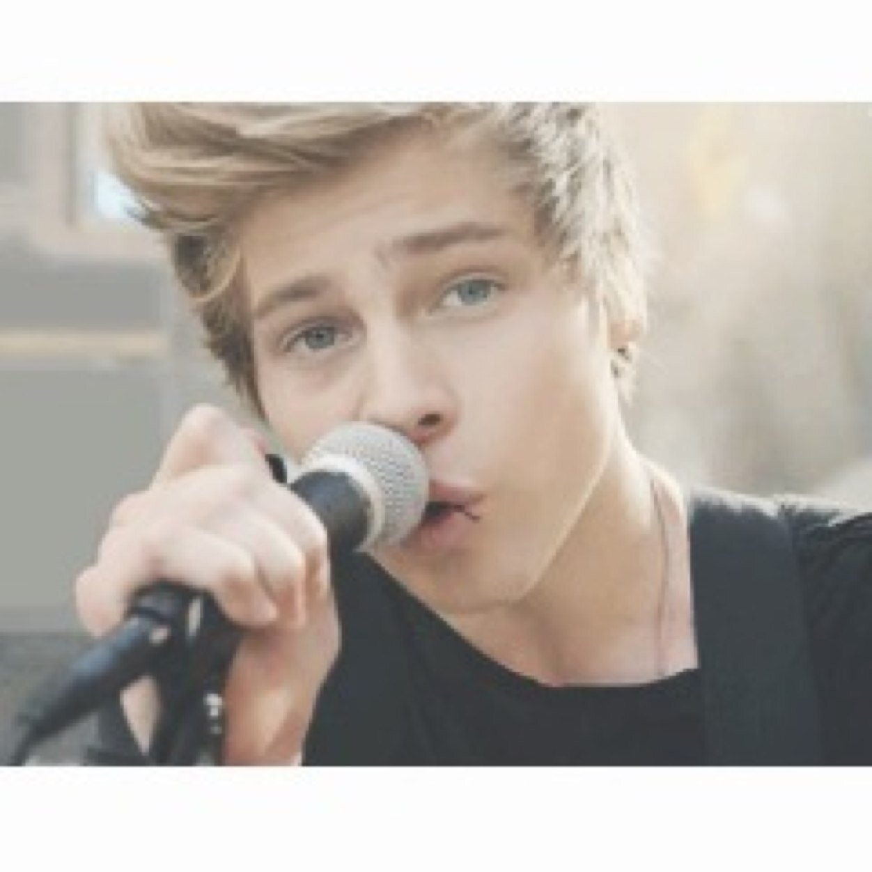 donutwhoran's profile picture. Follow @toxicboyluke :)