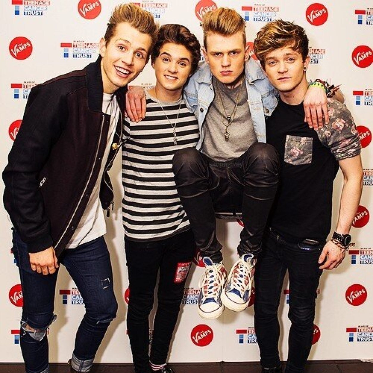 ArmyOfTheVamps1's profile picture. Fan of The Vamps?? Follow 0/5 3/5 on personal