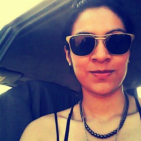 Beth_Rome321's profile picture. Volverse espectador de la propia vida es escapar al sufrimiento de la misma....