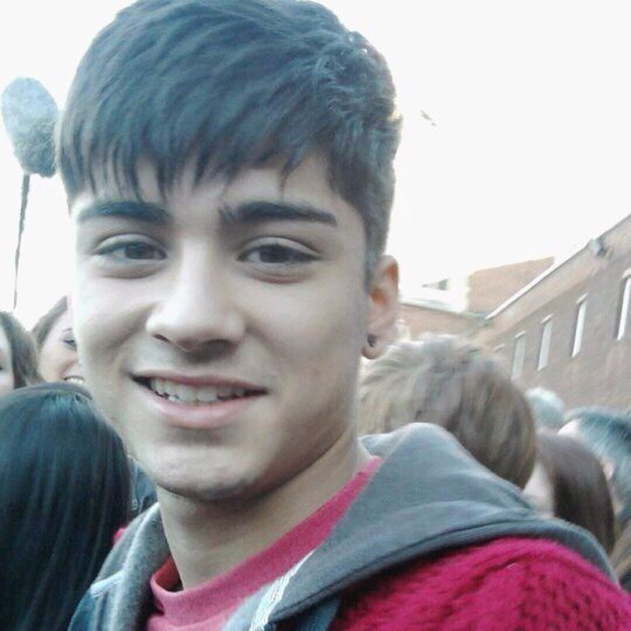 I say you are all I want tonight, I say you are all I need, yeah. My world it turns to see your smile, you're givin' me a reason, reason, reason.