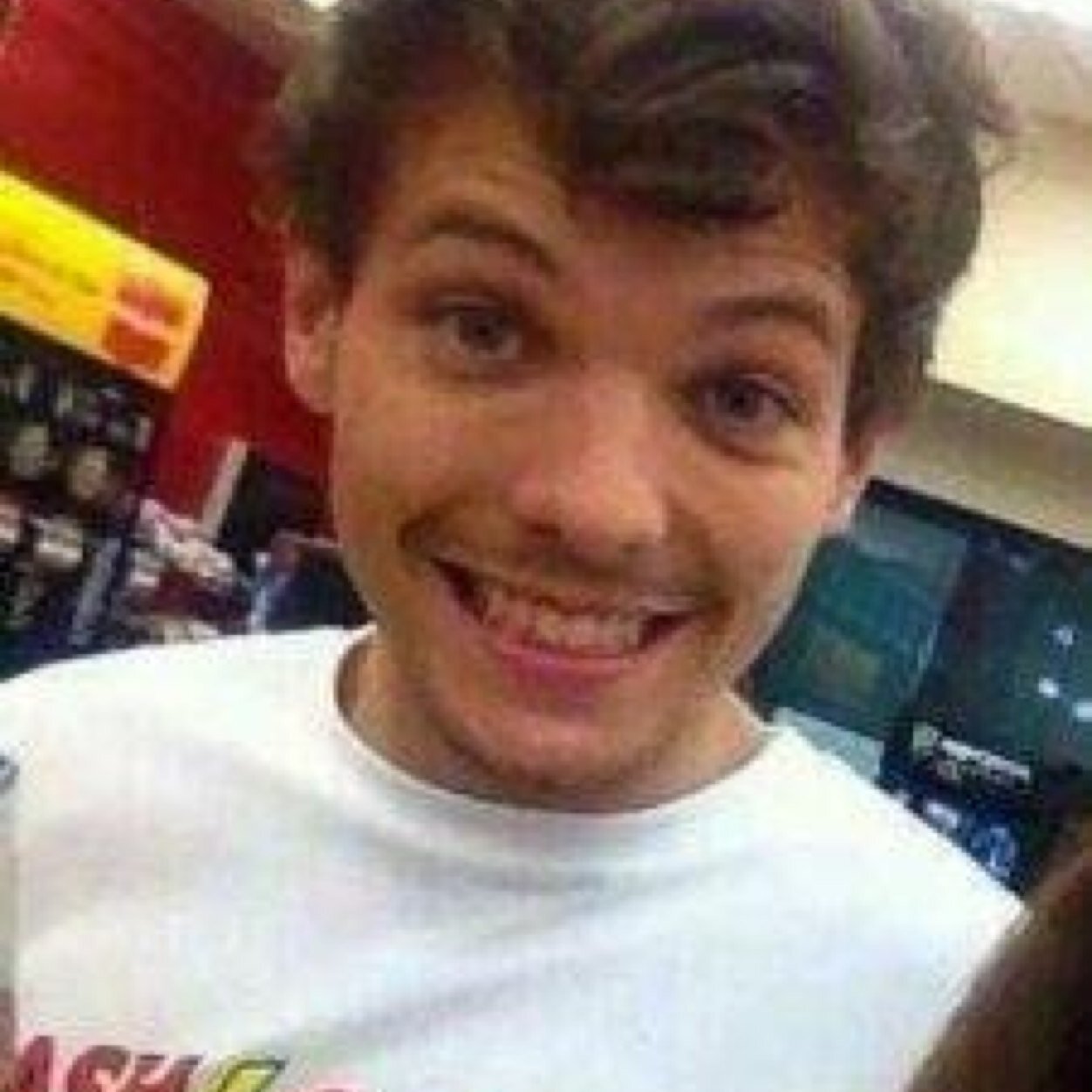 hello love i hope youre having a good day could you please follow @trulyashtxn and i will follow you straight back thank you ily