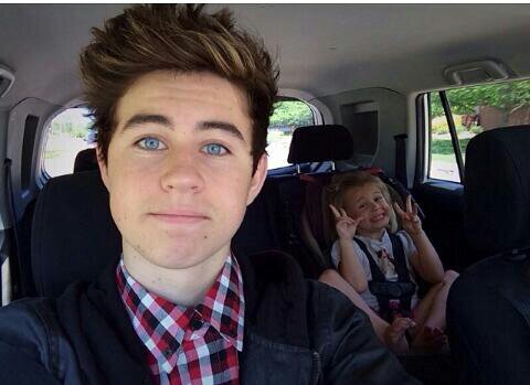 2harrystyles1's profile picture. 