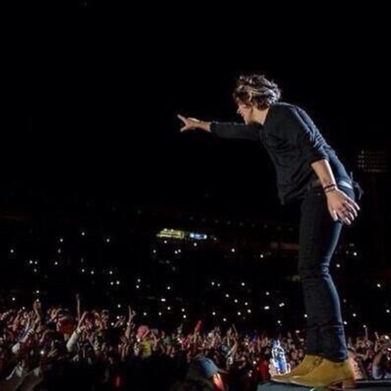 Sunshine_styles's profile picture. Boybands man. Saw the boys 15/3/13 and 30/05/14 in manchester. Harry Styles did thumbs up to me and it was great. 19 from England.