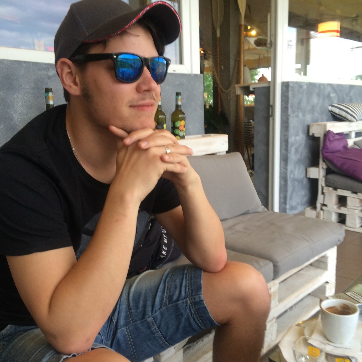 Young and motivated WebDeveloper. Loves Apple, skiing and new technologies :)