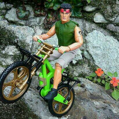 huntthev's profile picture. 